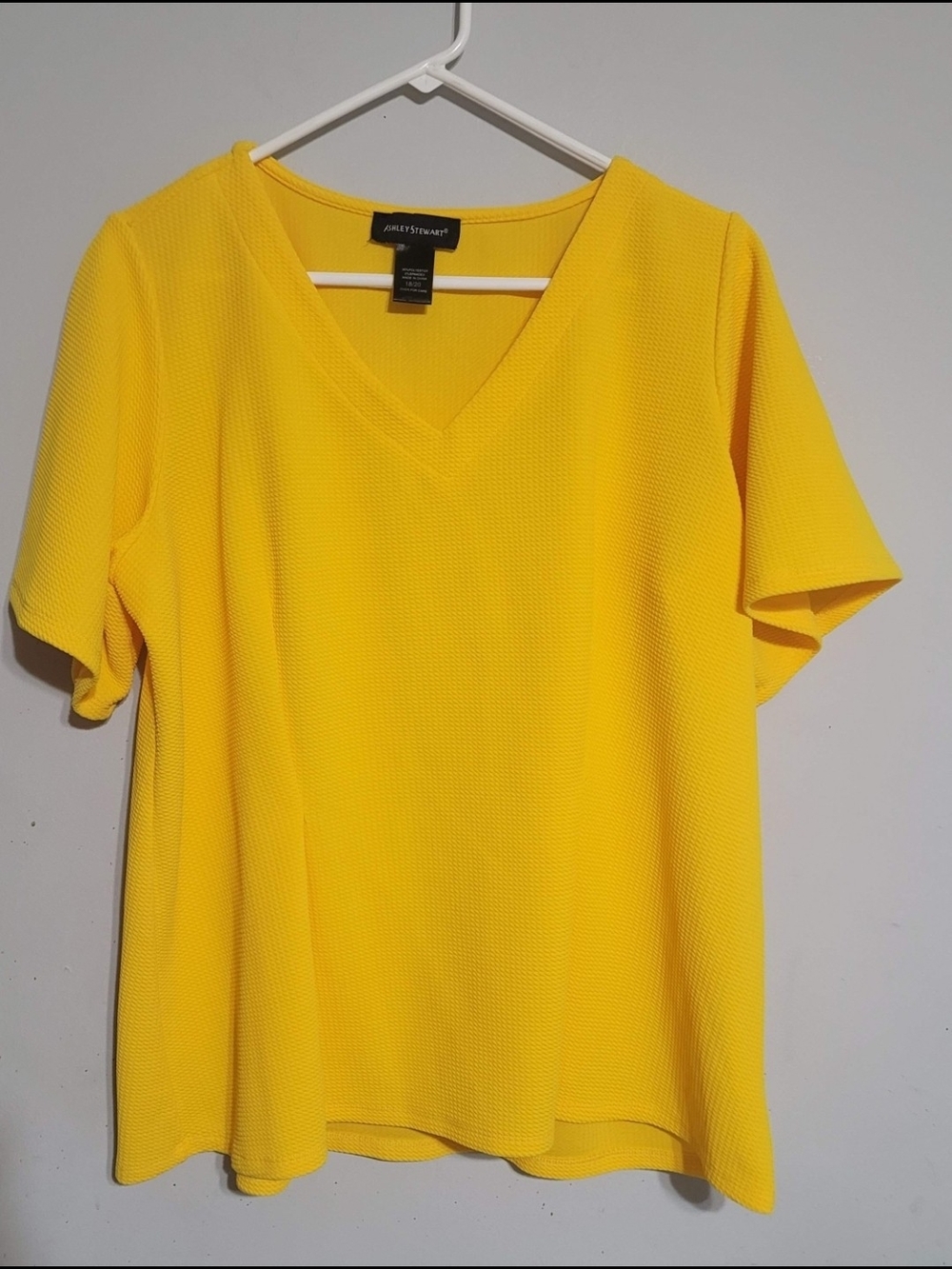 Ashley Stewart Bright Yellow V-Neck Short Sleeve Top 18 20